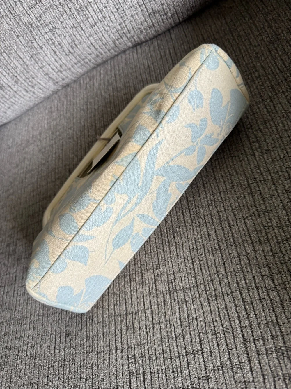 Cream and Light Blue Floral Frame-Top Women's Clutch